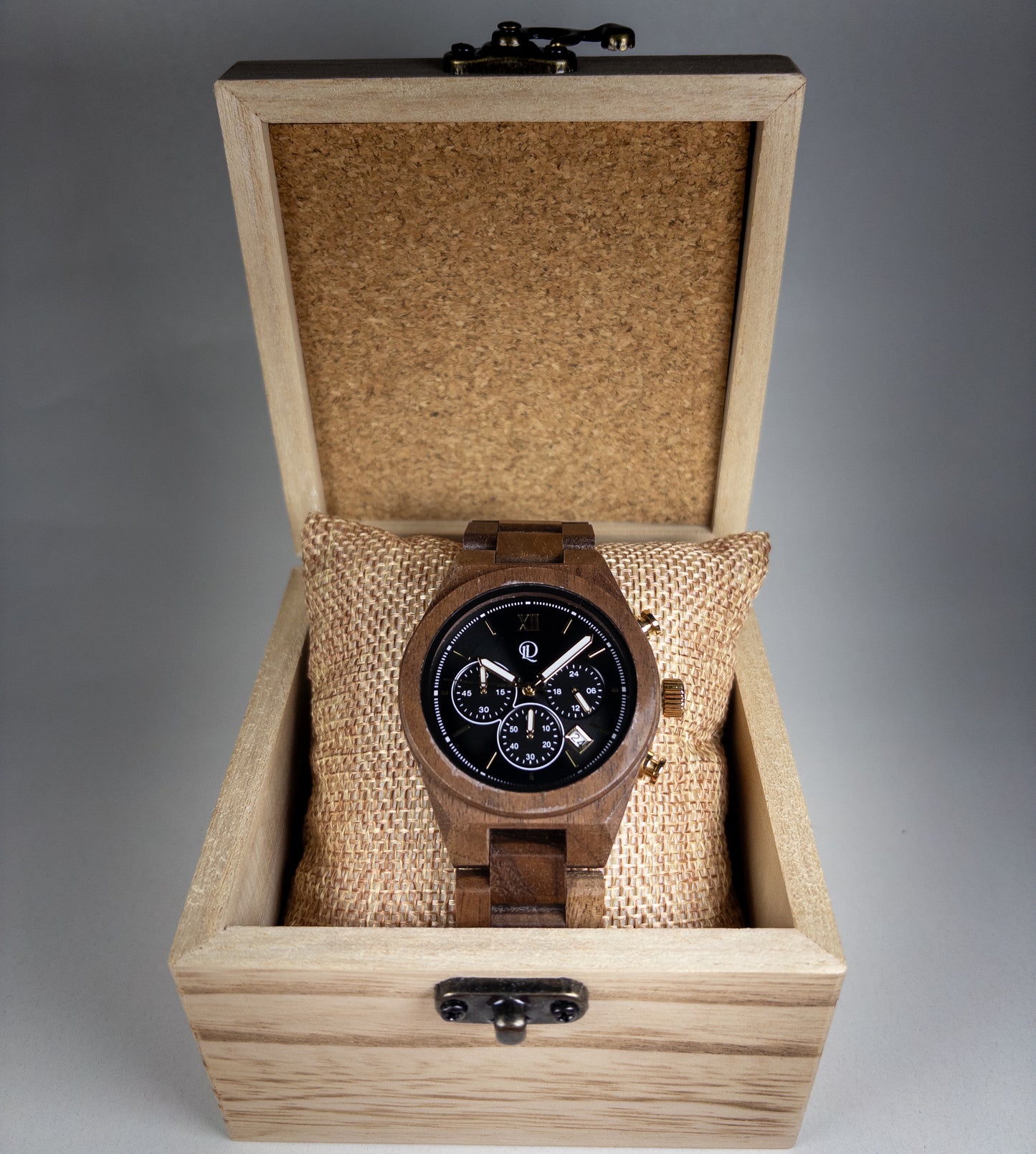 Montre en noyer et sa boite